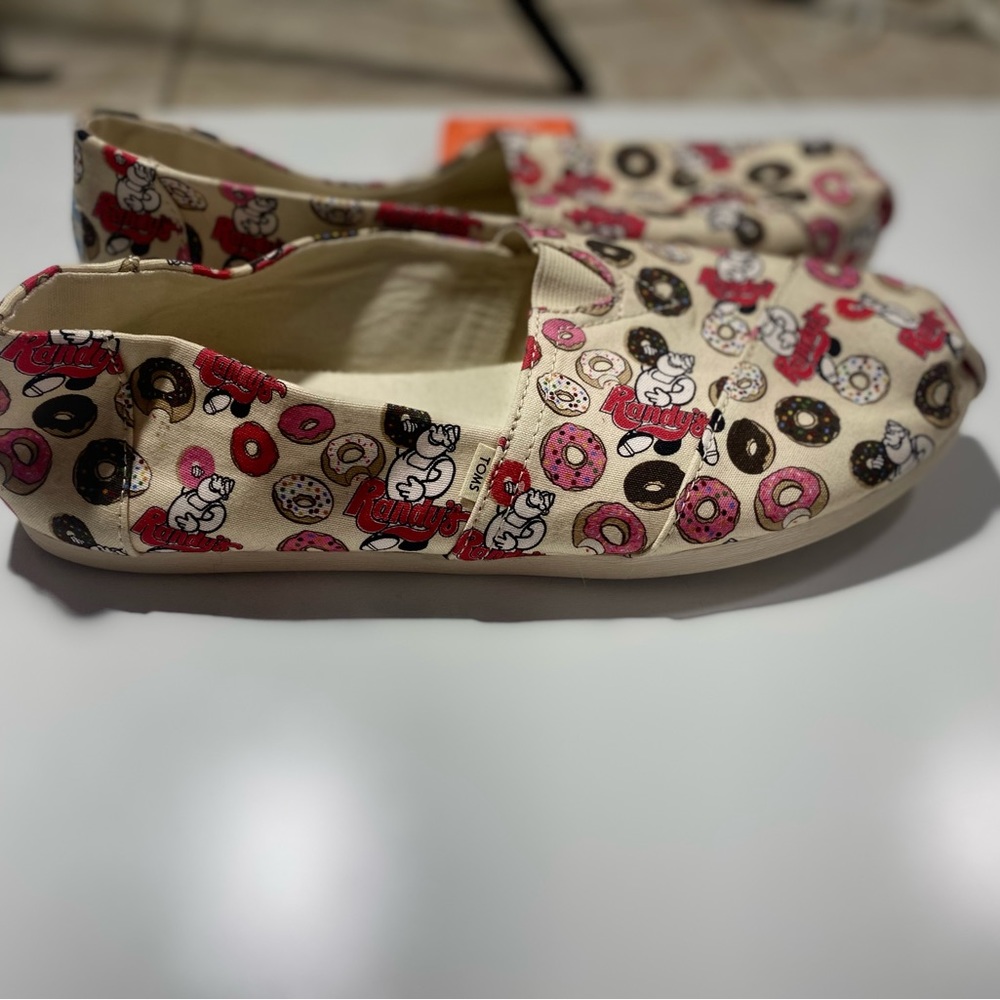 Tom’s Randy’s‎ Donuts Slip On Canvas Woman’s Shoes In The Color Natural NWT 12 - Picture 7 of 16